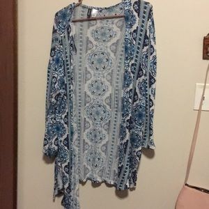 Really cute kimono. Used but good condition.